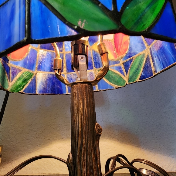 ❤️SOLD❤️ Tiffany Style Stained Glass Accent Table Lamp Tulips! - Picture 4 of 8